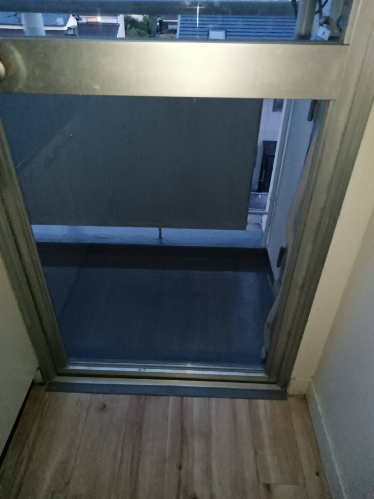 透明ガラス交換修理