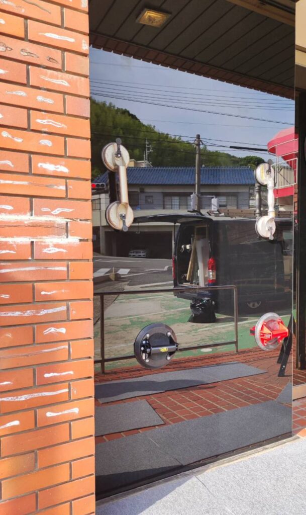 店舗フィルム付きガラス交換