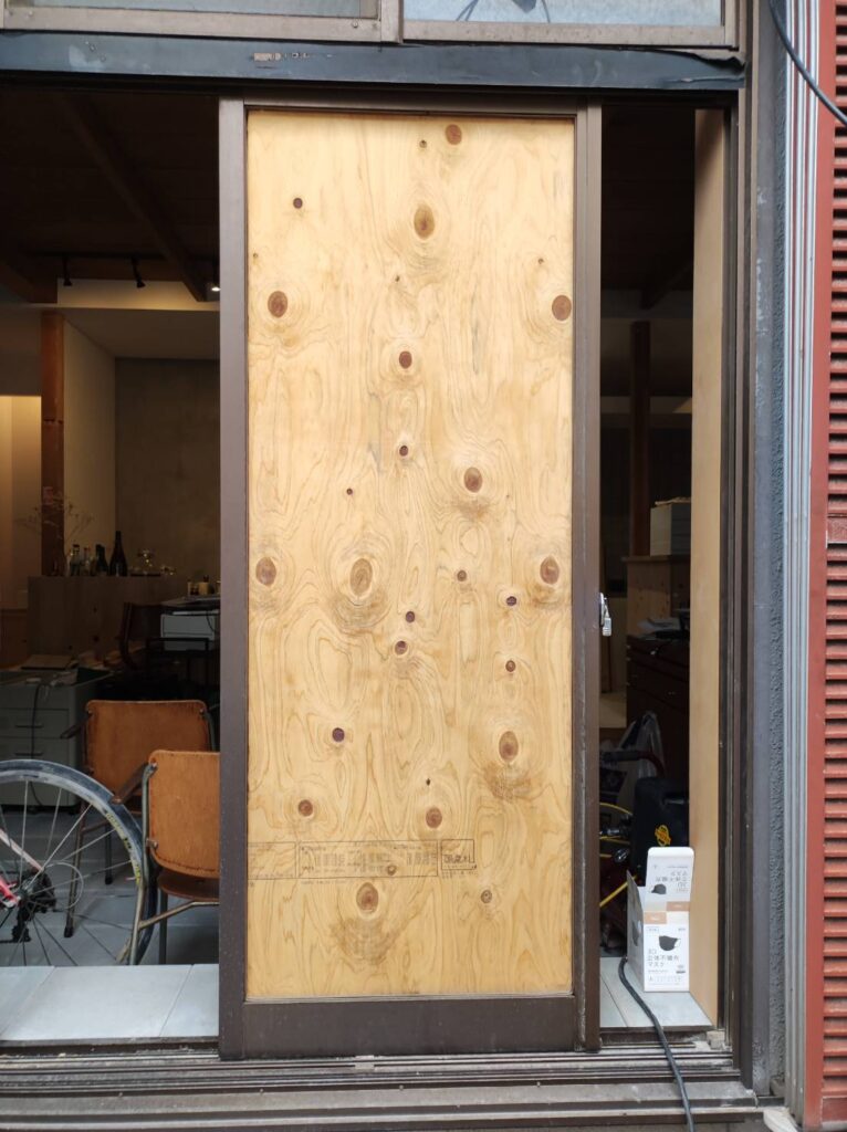 小倉北区 掃き出し窓 ガラス交換 修理前