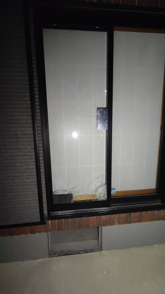 小倉北区 防犯ガラス交換 修理前
