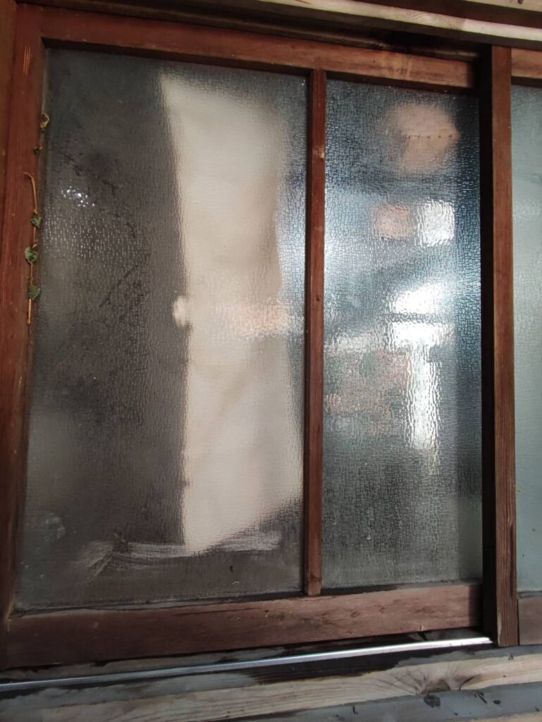 戸畑区周辺の店舗すりガラス交換 施工前