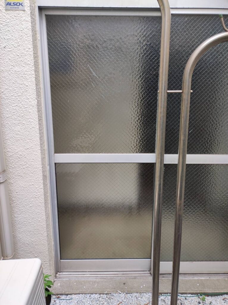 八幡西区の施設 網入りガラス交換修理 施工後