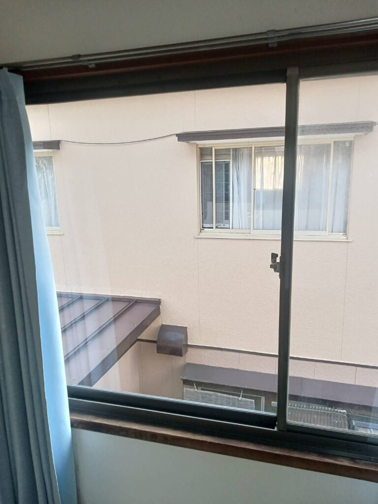 八幡東区の腰高窓透明ガラス交換 施工後